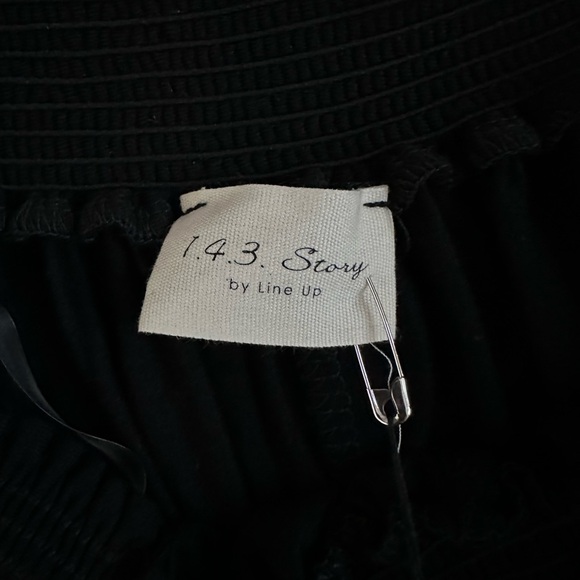 โจ Off-Shoulder Long Sleeve Blouse โ Black, NWT by 1.4.3 Story โจ - Picture 7 of 13